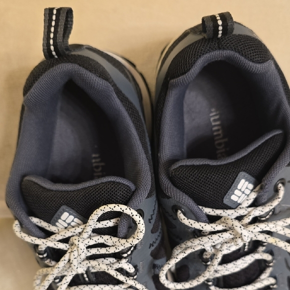 Columbia Black and Gray Sneakers with Sporty Design - Picture 7 of 16